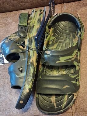 Rugged Shark Men's Camo Washable, Floatable, Comfortable Water Sandals Size 10
